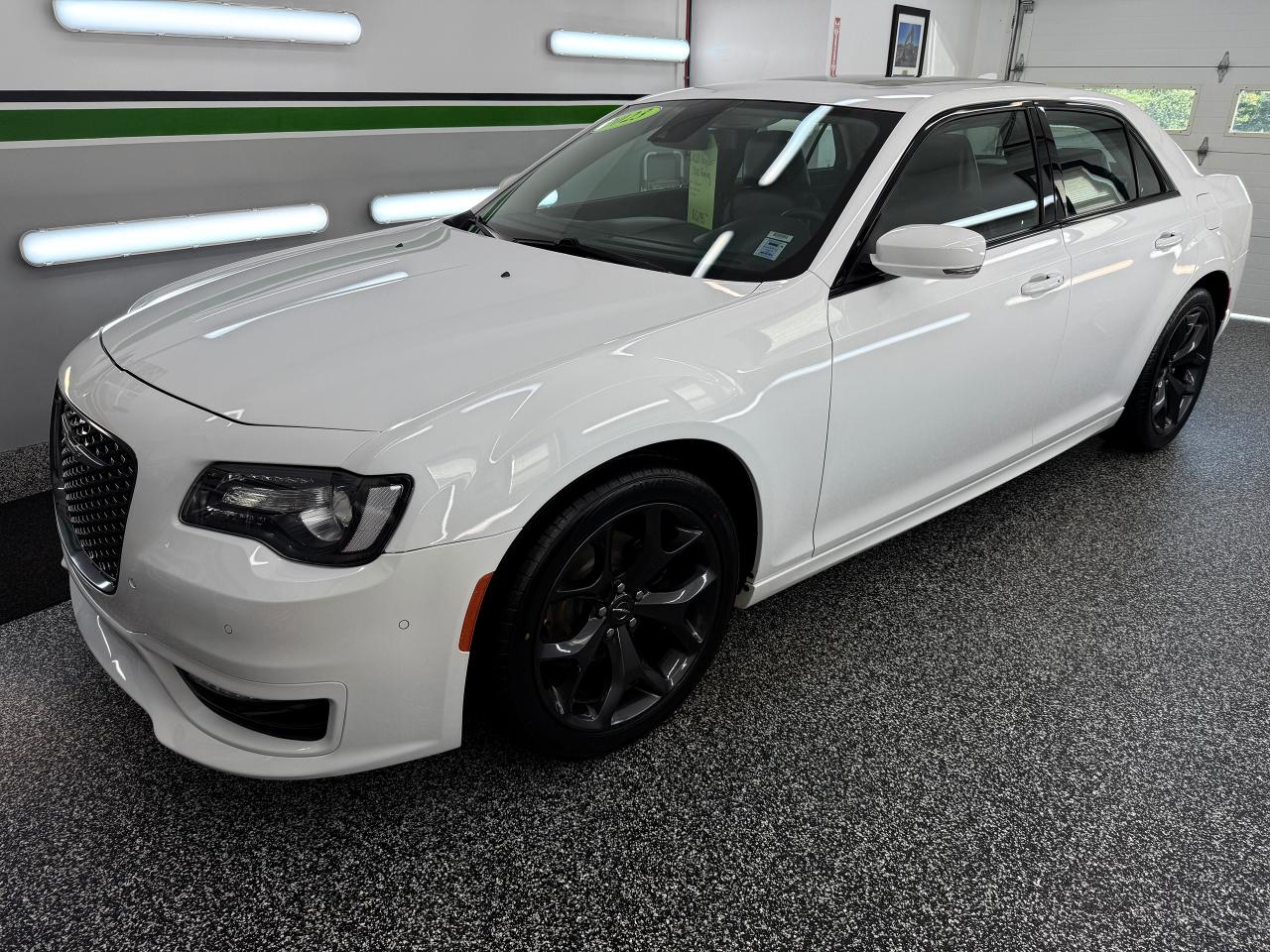 2023 Chrysler 300 *PENDING SALE* - Photo #3