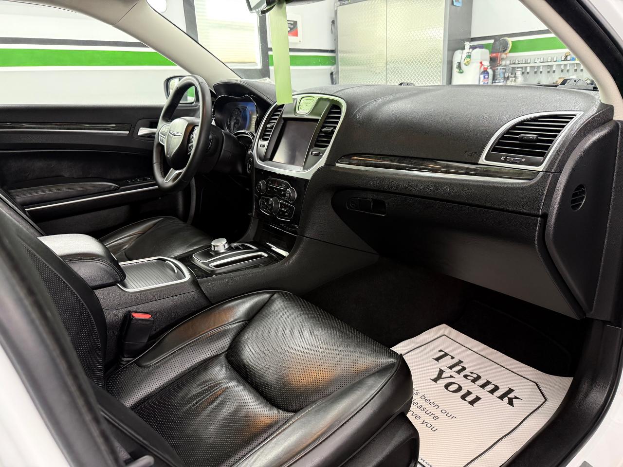 2023 Chrysler 300 *PENDING SALE* - Photo #11