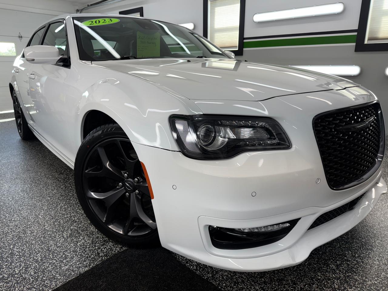2023 Chrysler 300 300 TOURING L