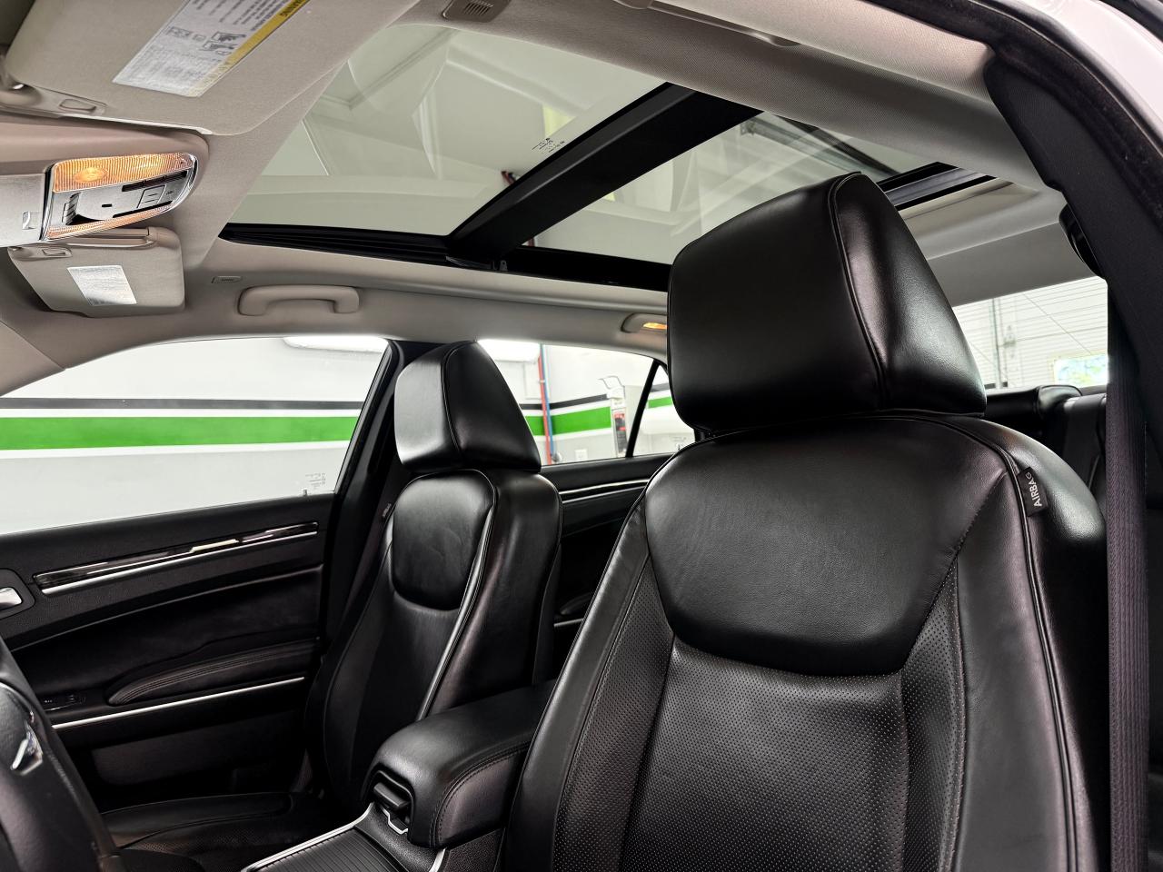 2023 Chrysler 300 *PENDING SALE* - Photo #9