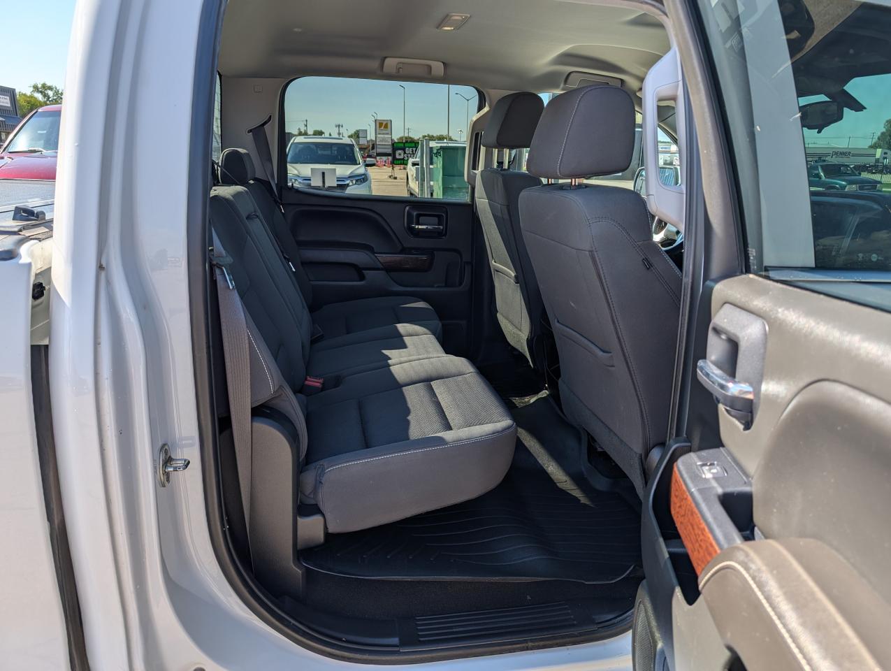 2018 GMC Sierra 1500 SLE - Photo #18