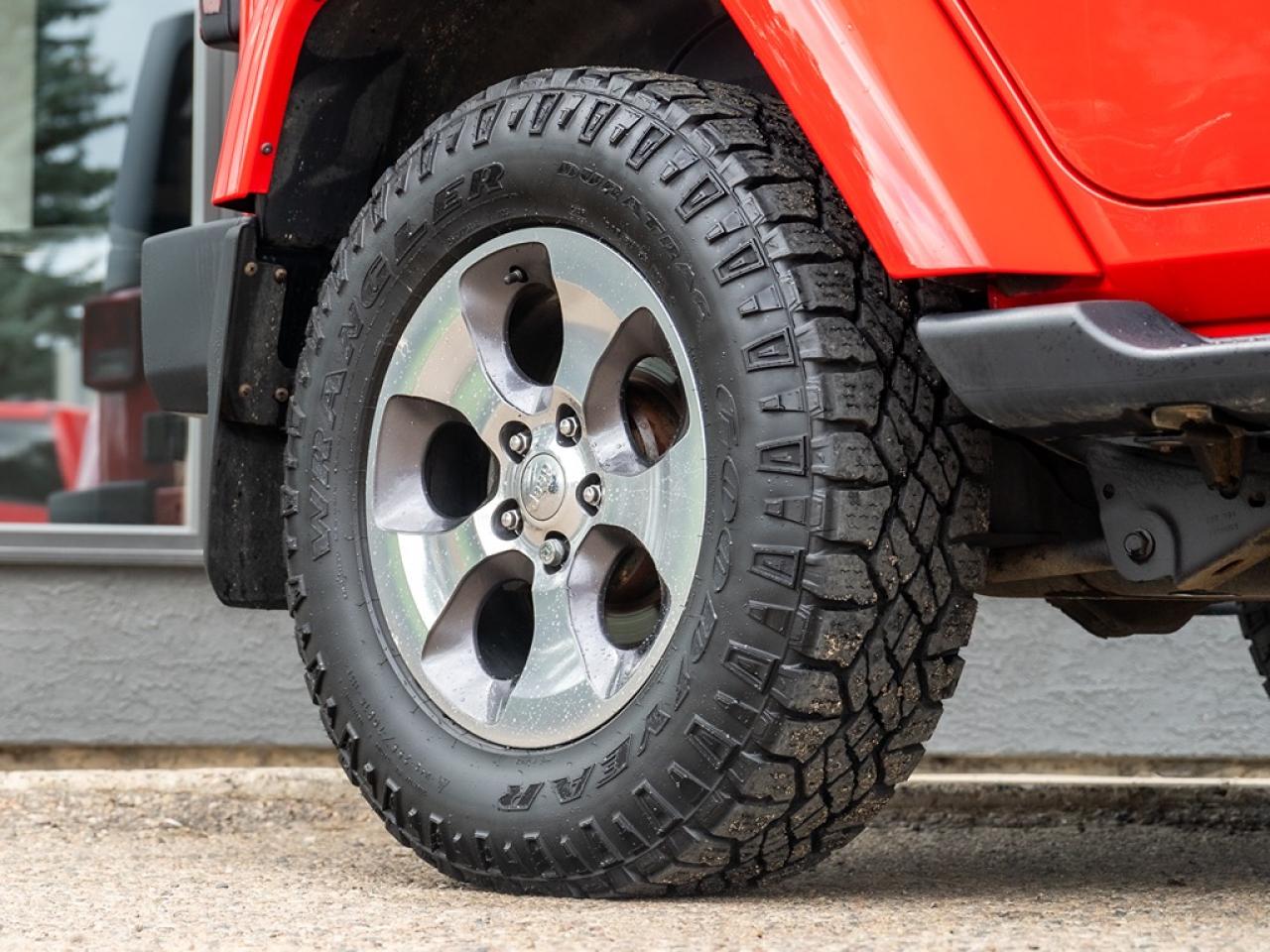 2016 Jeep Wrangler Unlimited Sahara 4WD Photo3