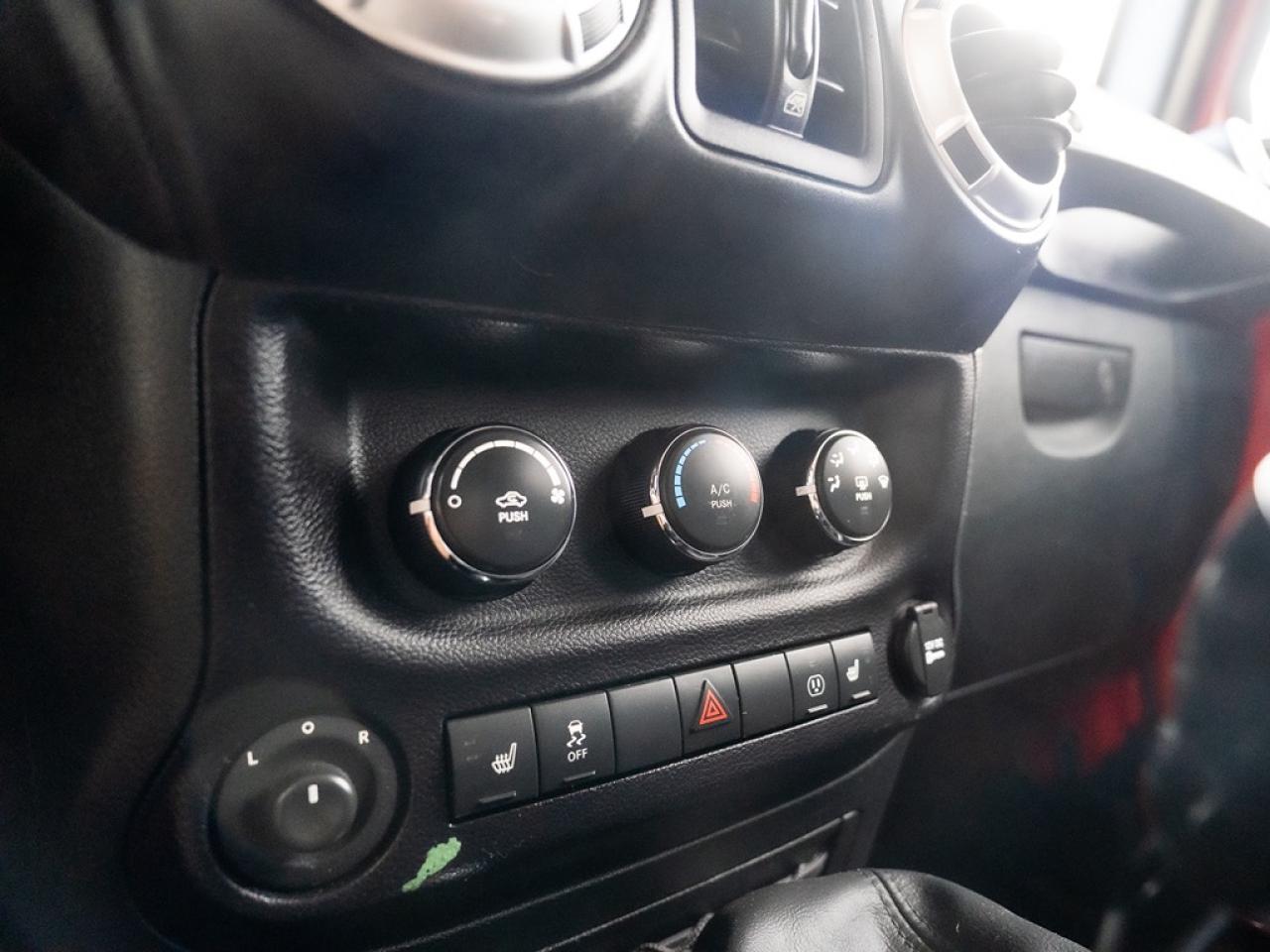 2016 Jeep Wrangler Unlimited Sahara 4WD Photo14