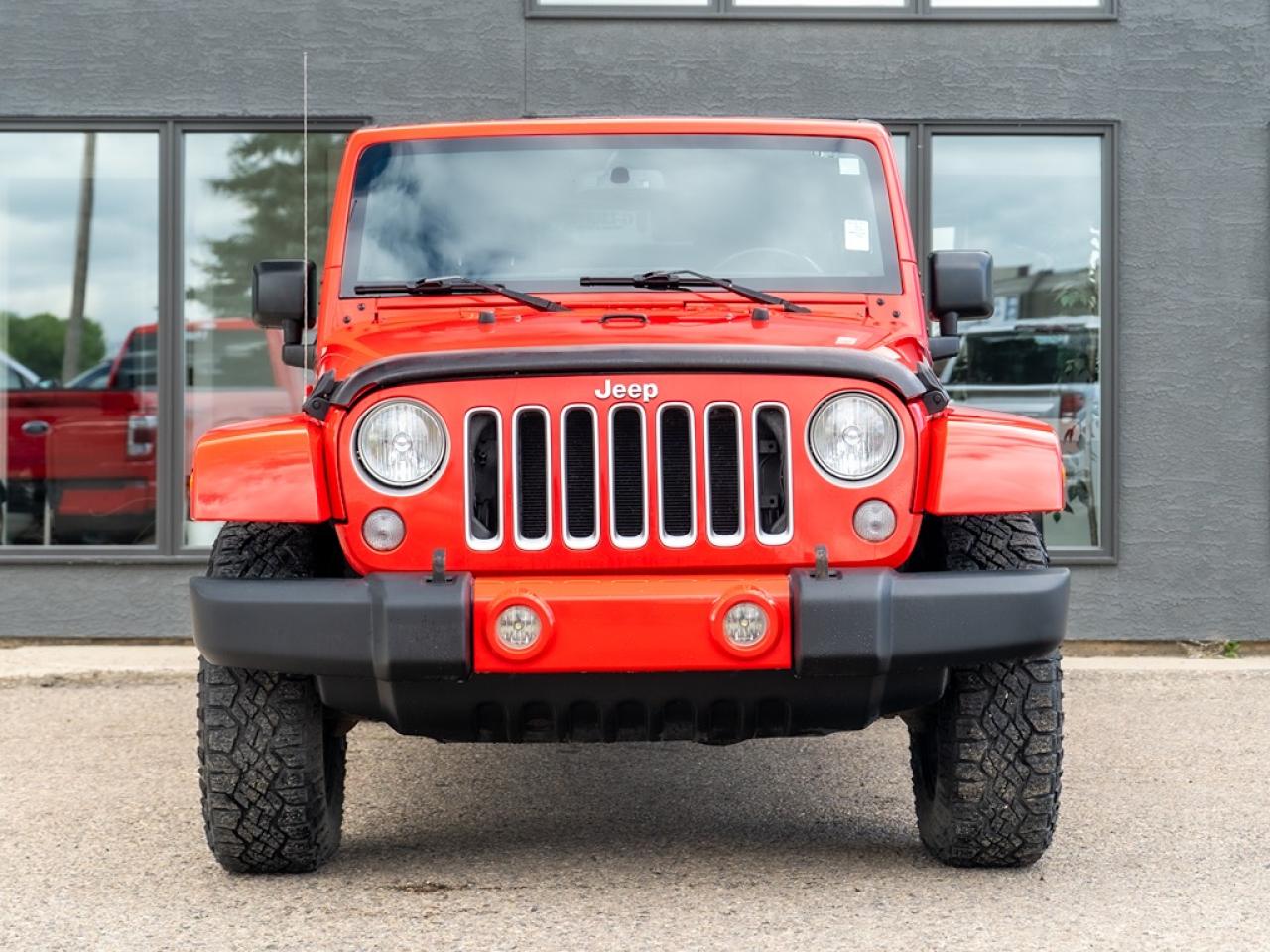2016 Jeep Wrangler Unlimited Sahara 4WD Photo2
