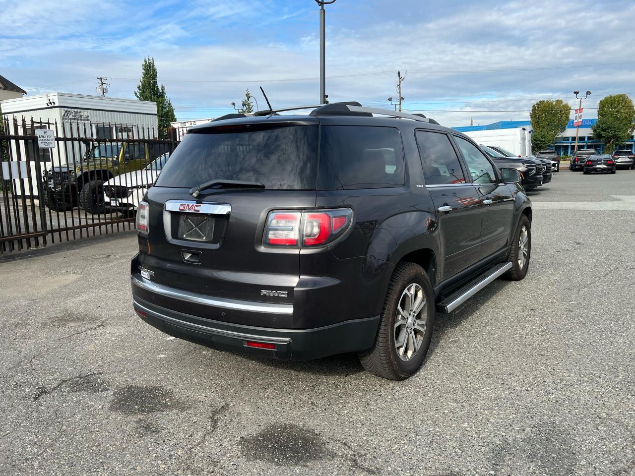 2015 GMC Acadia SLT Photo9