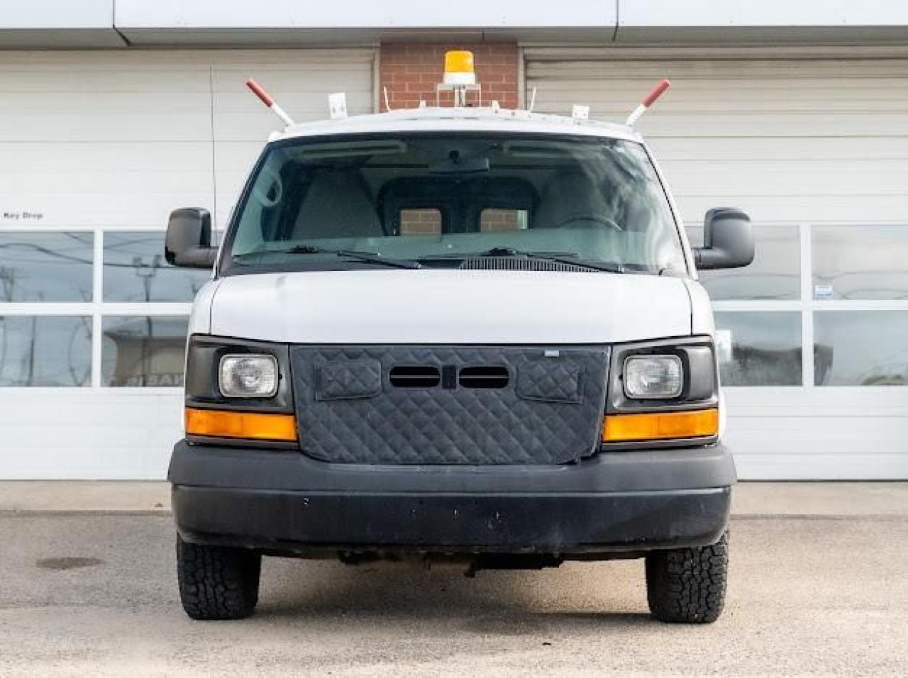 2014 GMC Savana Cargo Van  - Photo #3