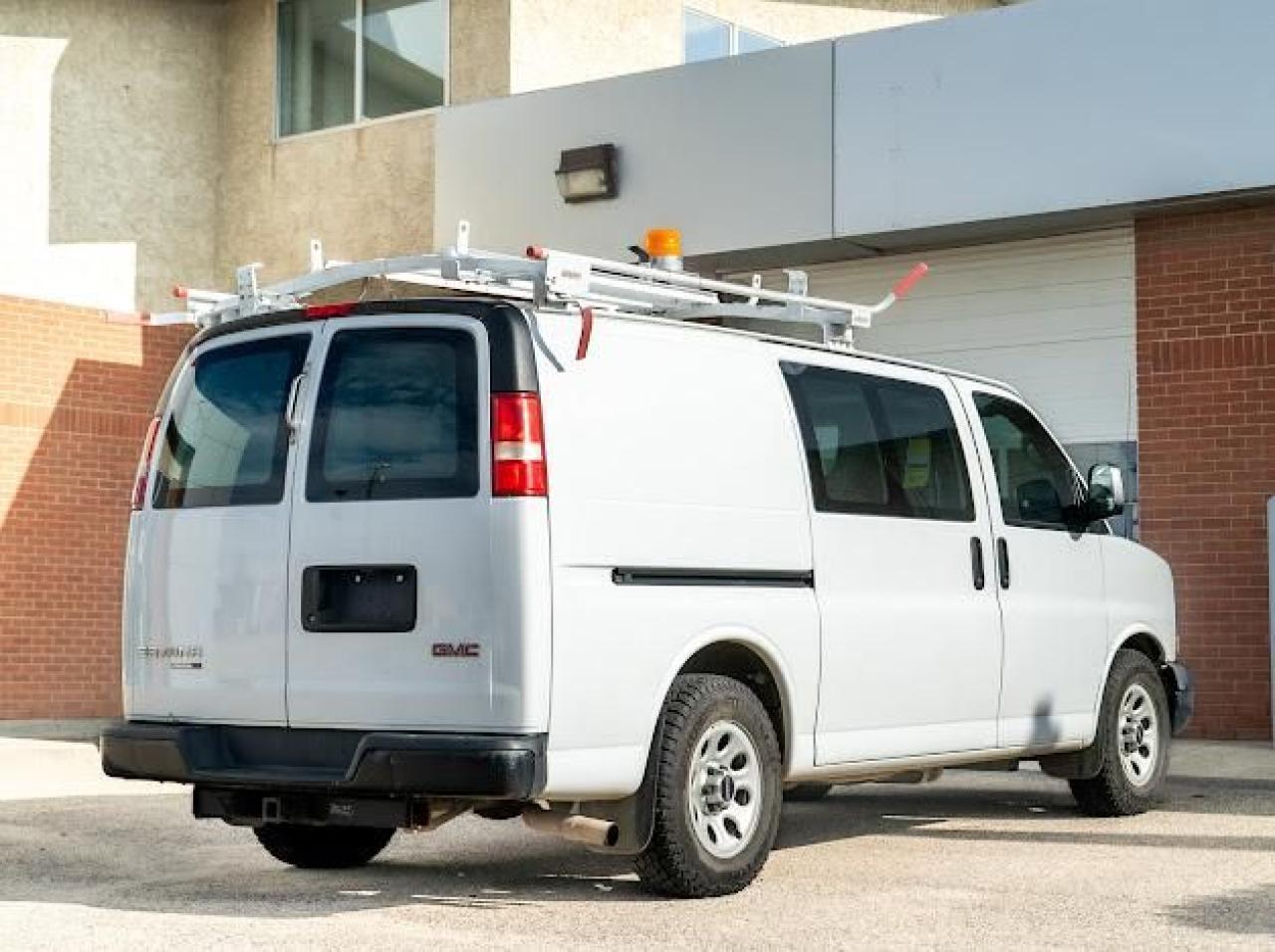 2014 GMC Savana Cargo Van  - Photo #5