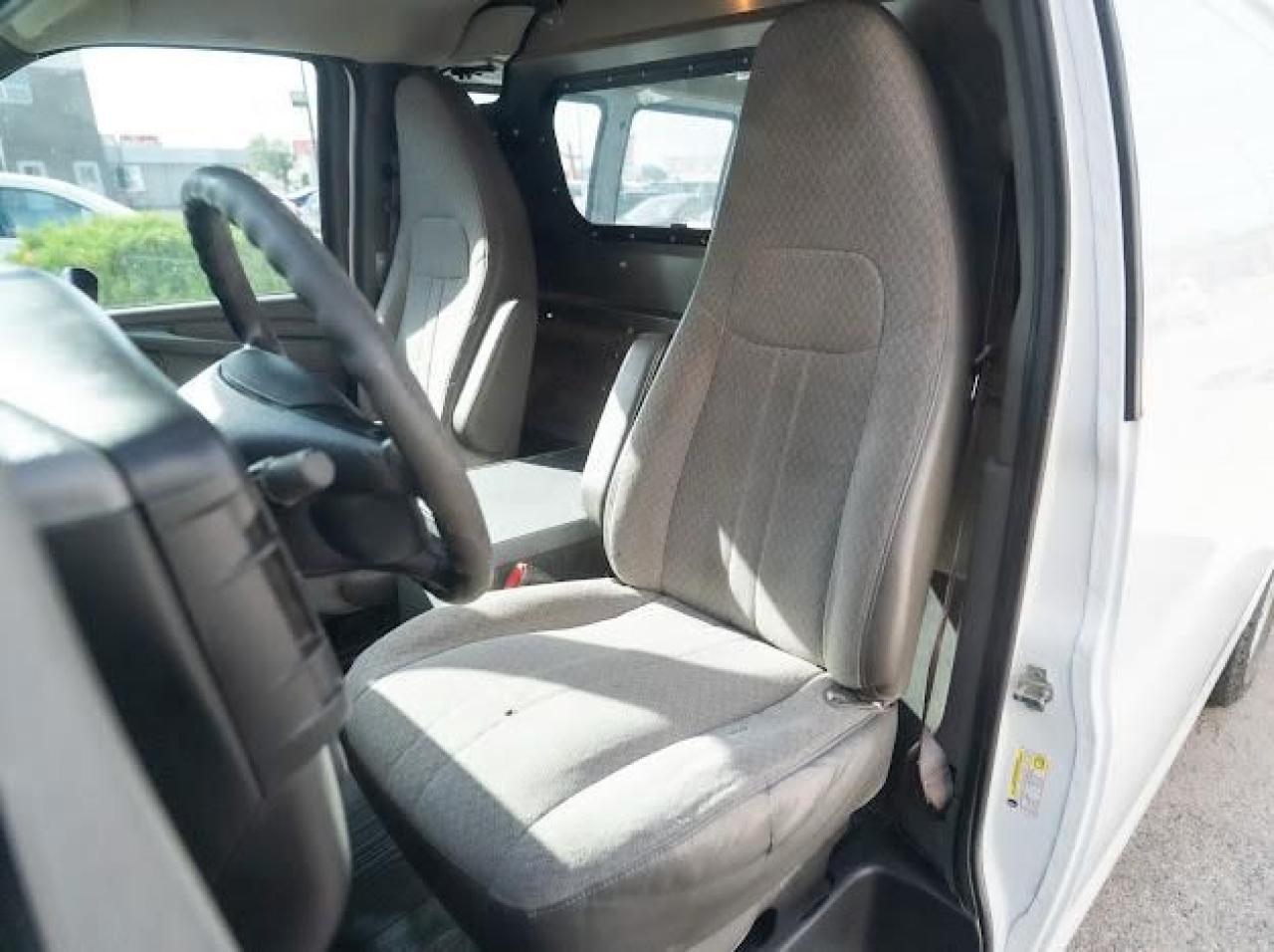 2014 GMC Savana Cargo Van  - Photo #8