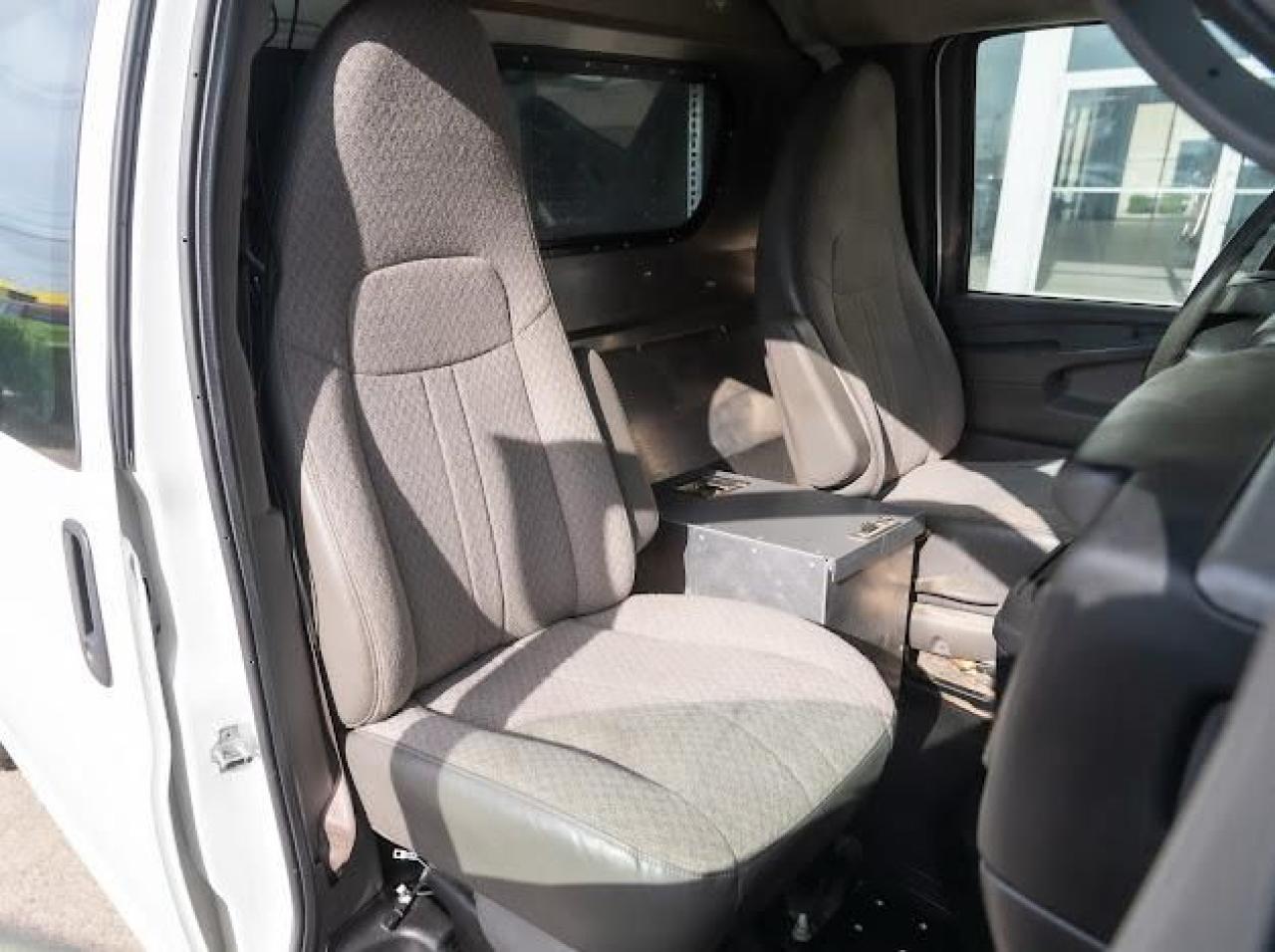 2014 GMC Savana Cargo Van  - Photo #9