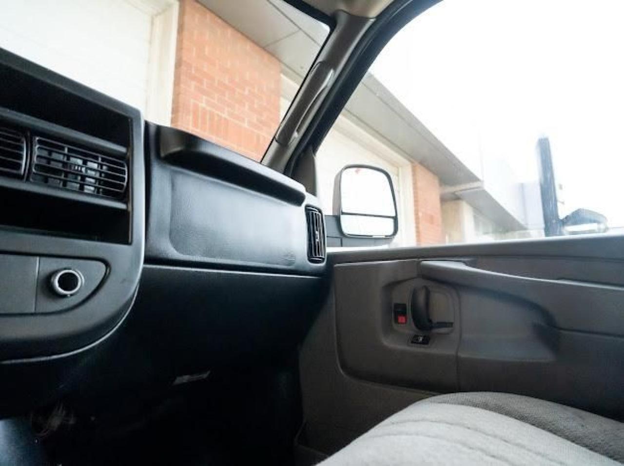 2014 GMC Savana Cargo Van  - Photo #13