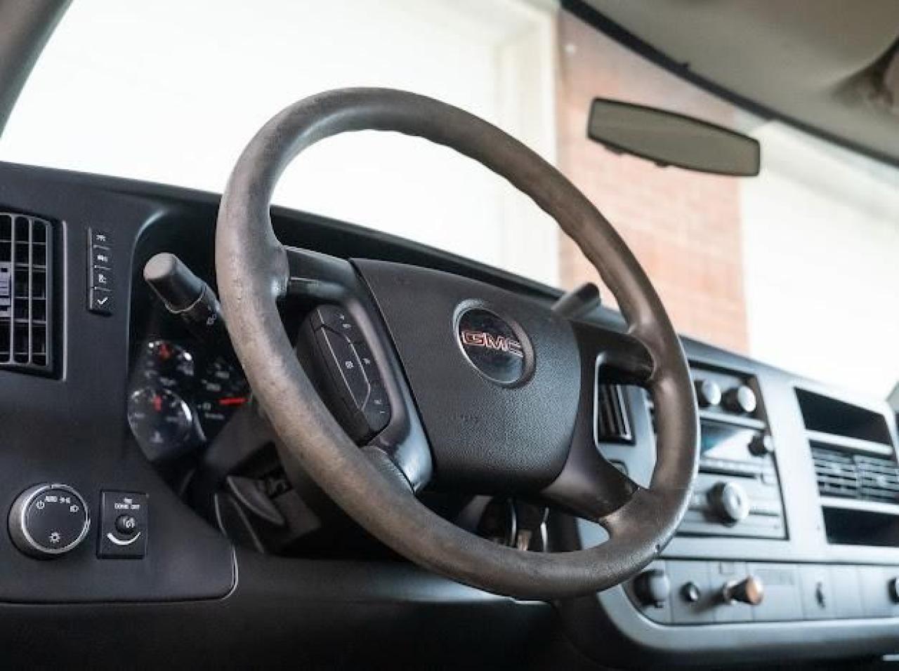 2014 GMC Savana Cargo Van  - Photo #14
