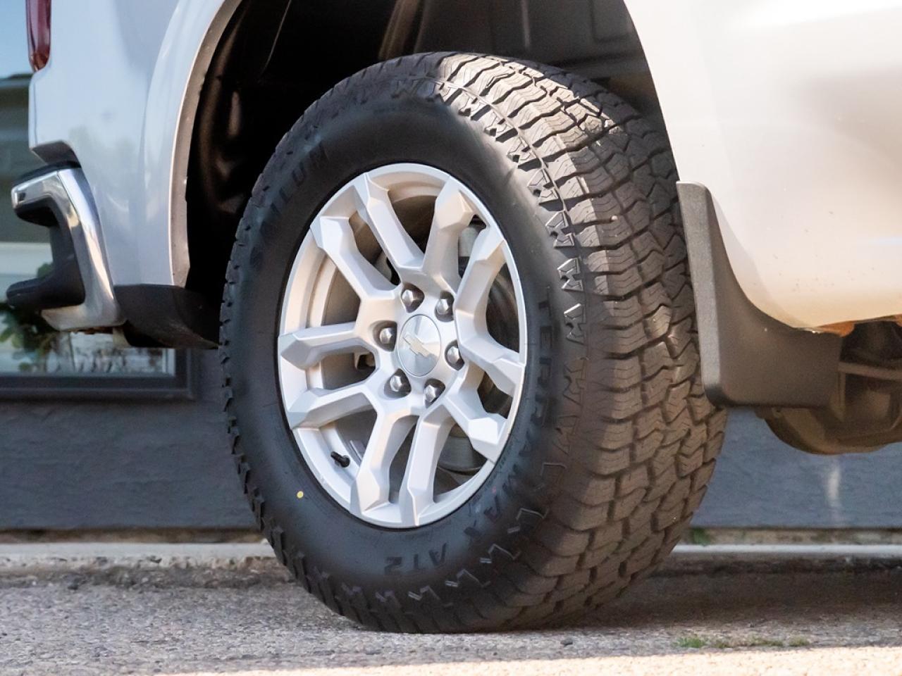 2022 Chevrolet Silverado 1500 LT DOUBLE CAB 4WD Photo3