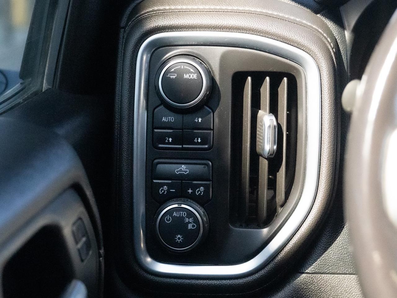 2022 Chevrolet Silverado 1500 LT DOUBLE CAB 4WD Photo10