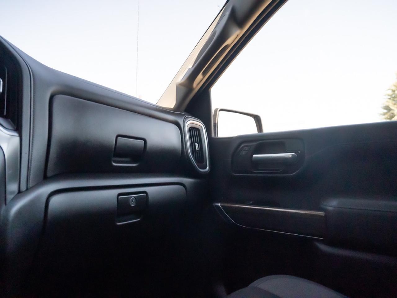 2022 Chevrolet Silverado 1500 LT DOUBLE CAB 4WD Photo13