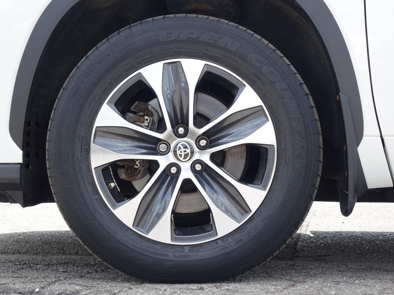 2020 Toyota Highlander XLE MODEL, AWD, 8 PASSENGER, LEATHER SEATS, SUNROO Photo6