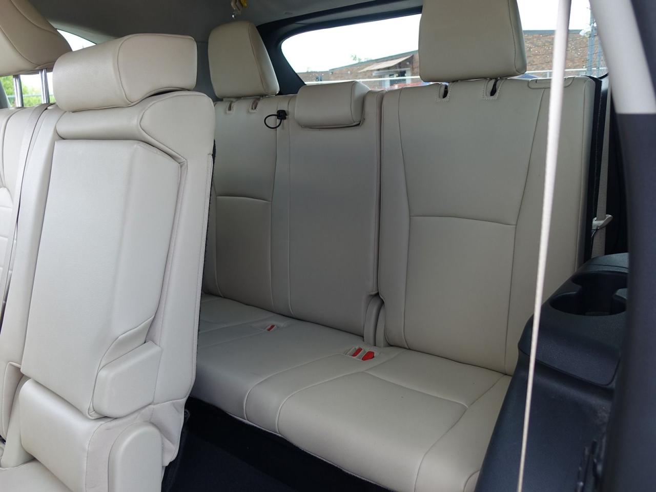 2020 Toyota Highlander XLE MODEL, AWD, 8 PASSENGER, LEATHER SEATS, SUNROO Photo35