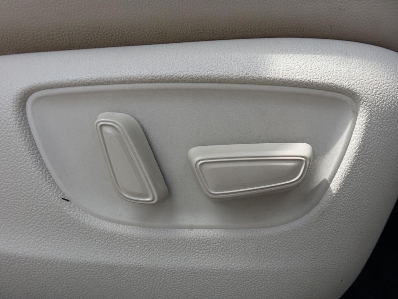 2020 Toyota Highlander XLE MODEL, AWD, 8 PASSENGER, LEATHER SEATS, SUNROO Photo13