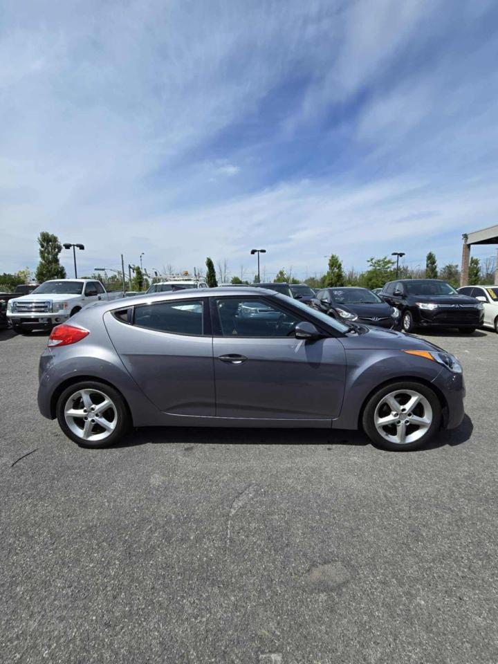 2016 Hyundai Veloster Tech - Photo #3