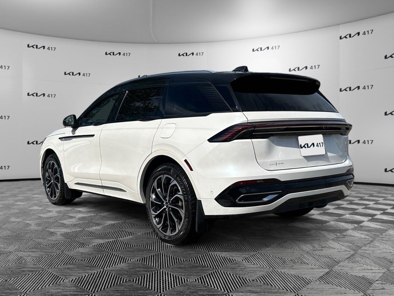 2024 Lincoln Nautilus Reserve AWD Photo2