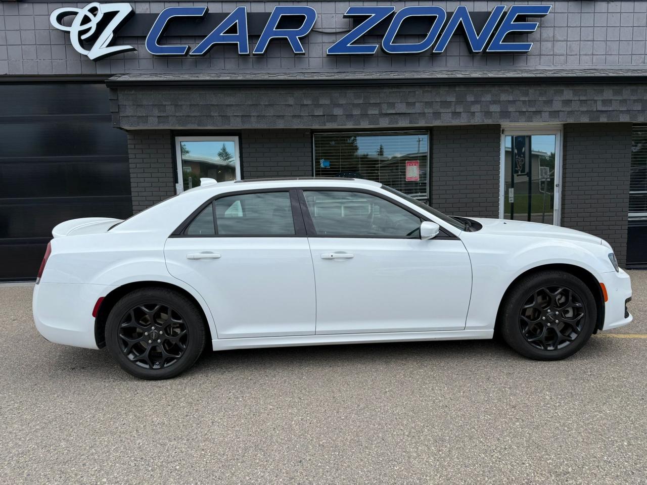 2023 Chrysler 300 300S AWD | Bold, Luxurious & Fully Equipped - Photo #2