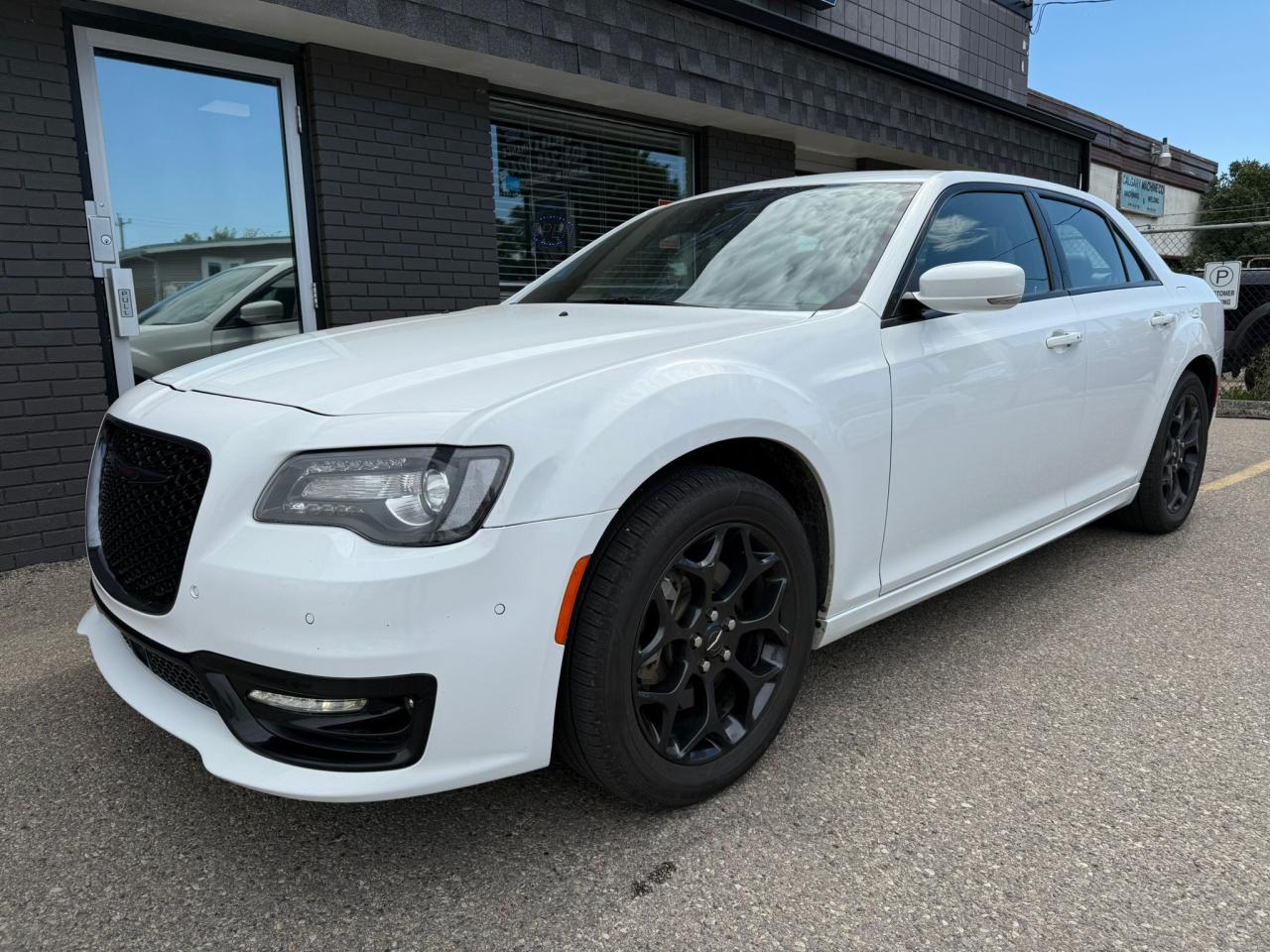 2023 Chrysler 300 300S AWD | Bold, Luxurious & Fully Equipped - Photo #7