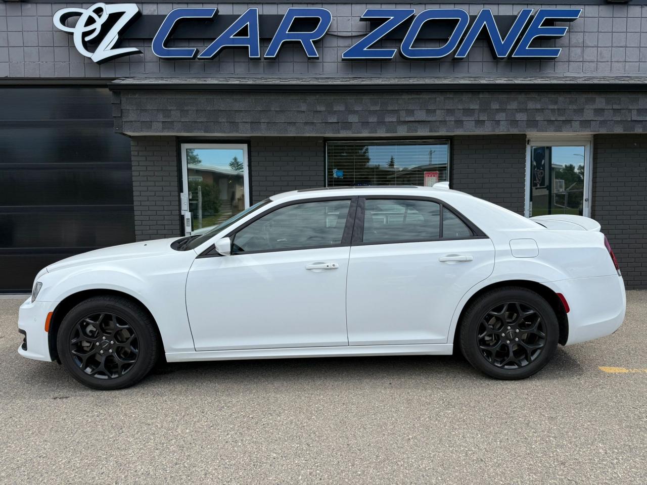 2023 Chrysler 300 300S AWD | Bold, Luxurious & Fully Equipped - Photo #8