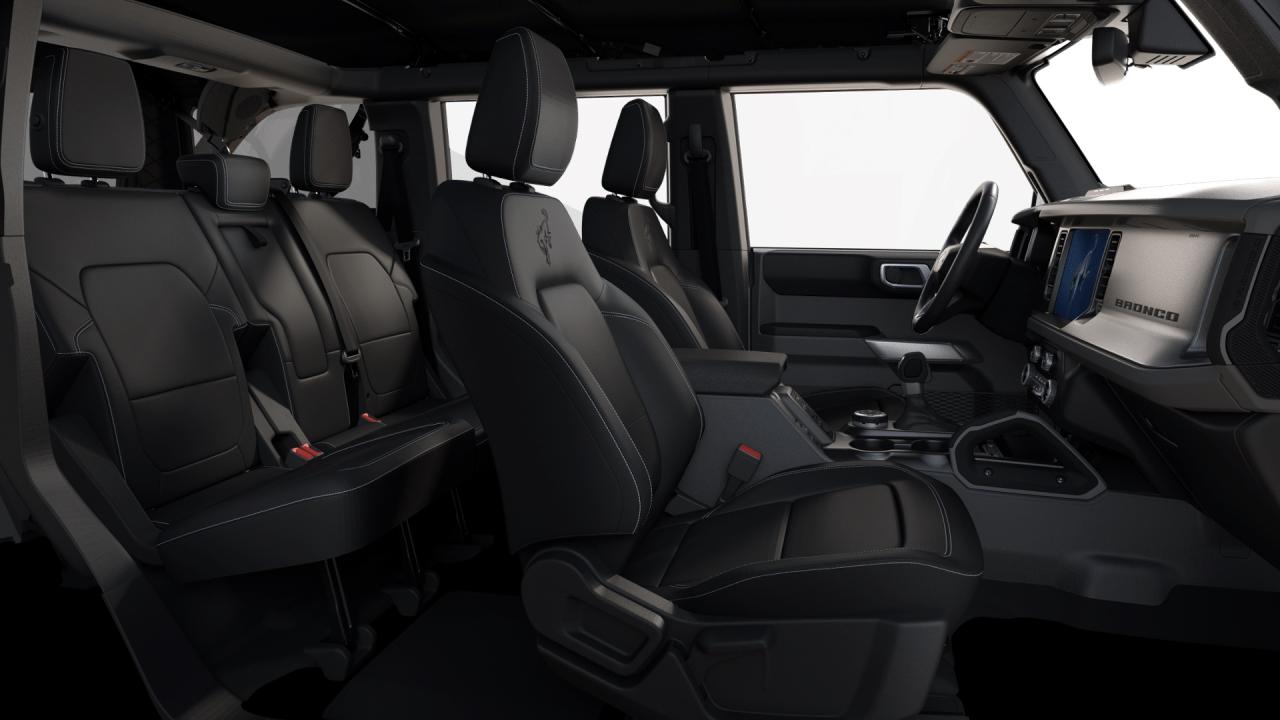 2025 Ford Bronco Outer Banks Photo5