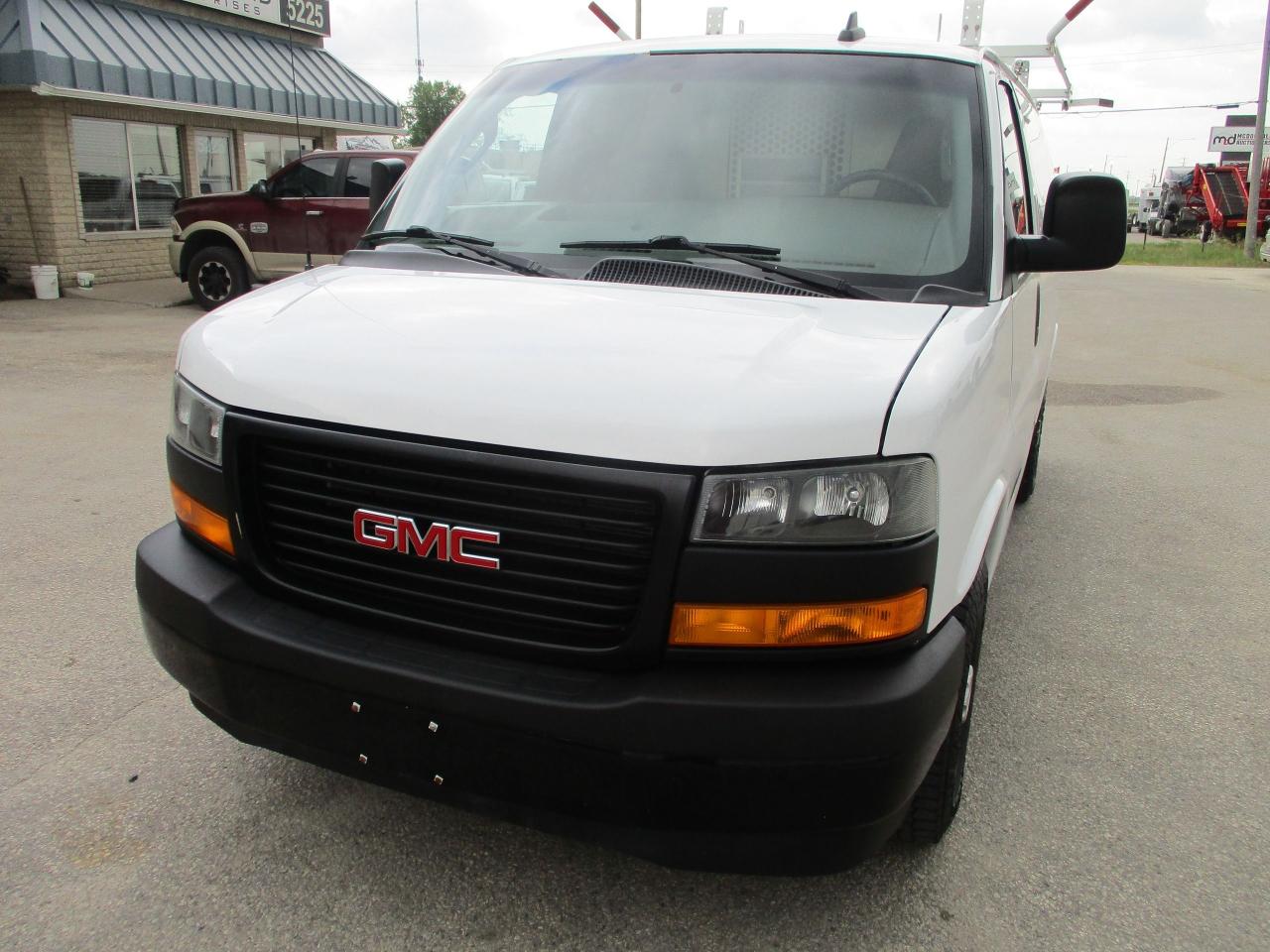 2018 GMC Savana Cargo Van  - Photo #2