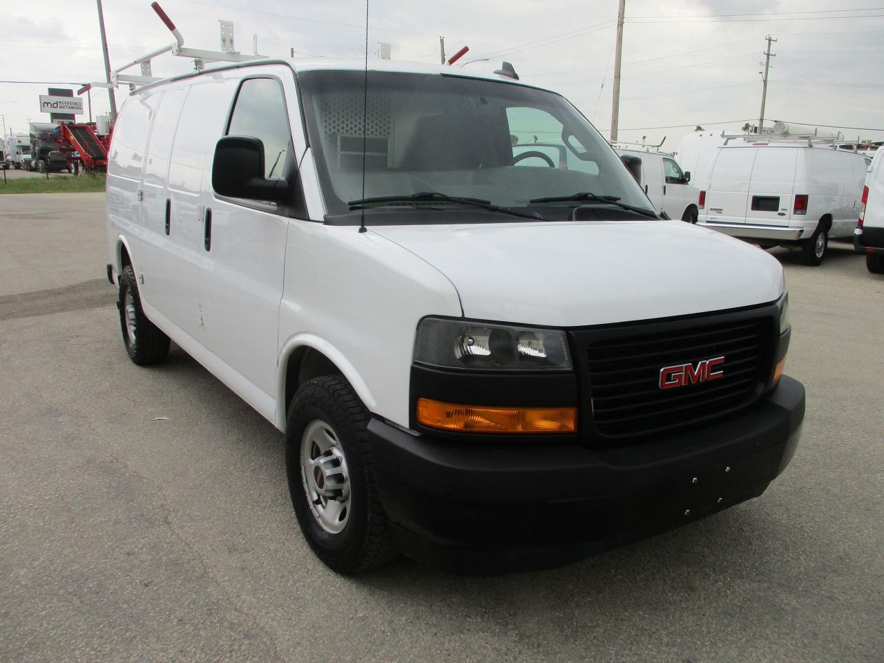2018 GMC Savana Cargo Van  - Photo #3