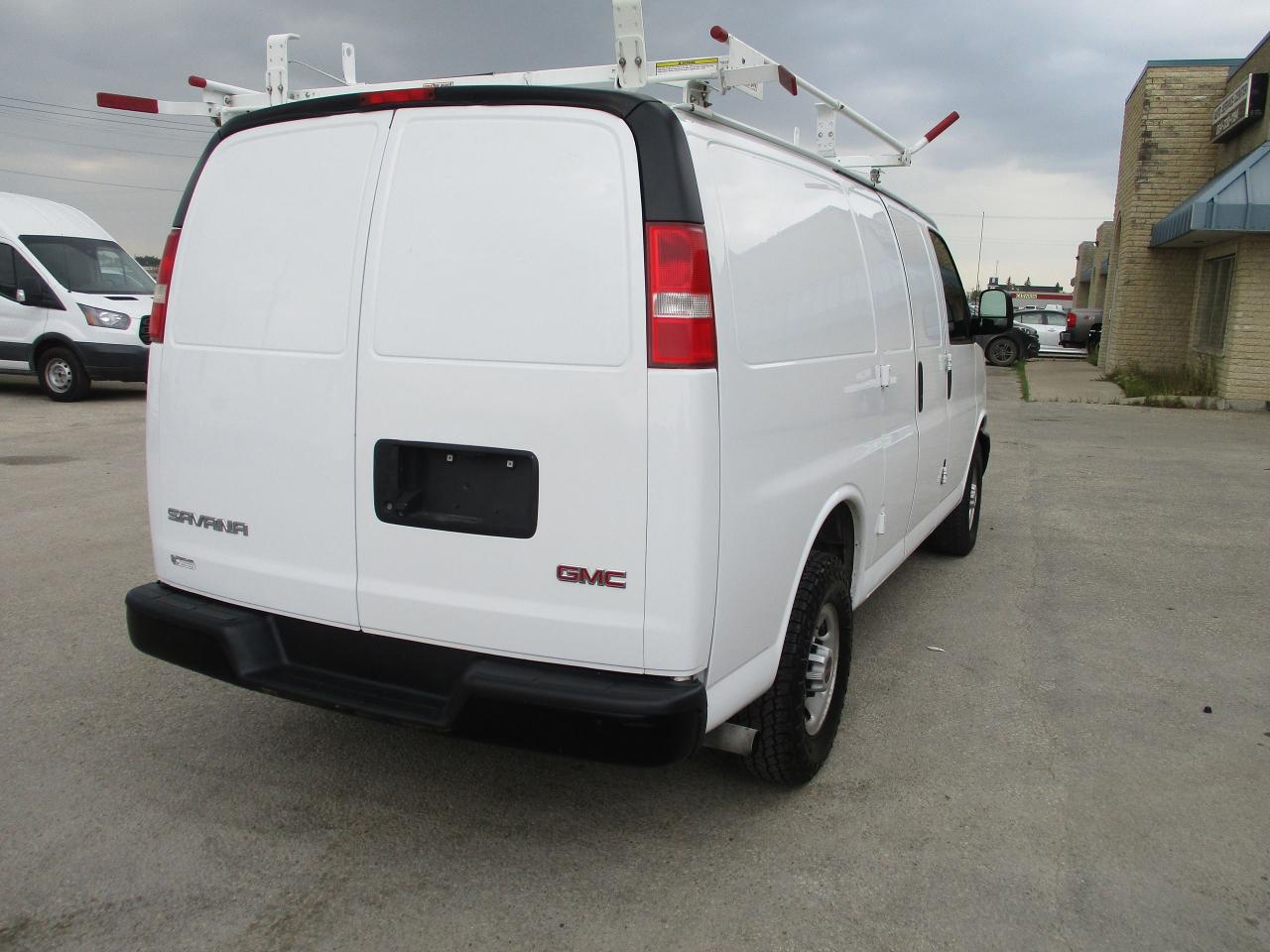 2018 GMC Savana Cargo Van  - Photo #5