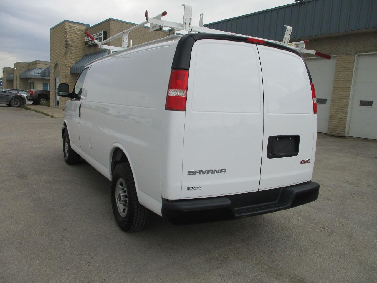 2018 GMC Savana Cargo Van  - Photo #6