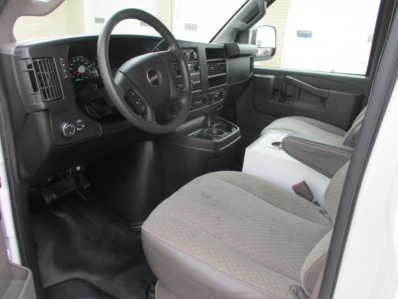 2018 GMC Savana Cargo Van  - Photo #9