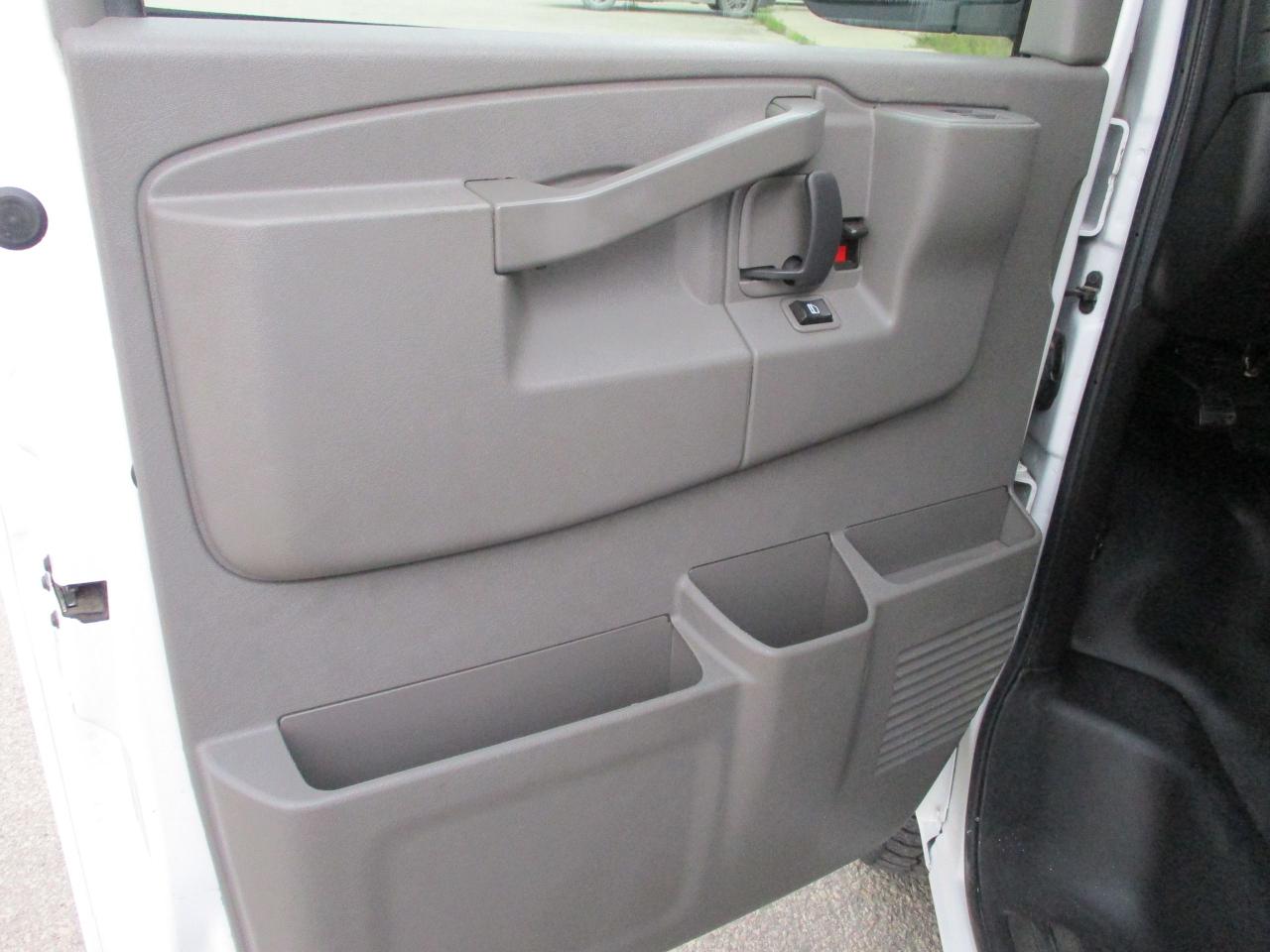 2018 GMC Savana Cargo Van  - Photo #10