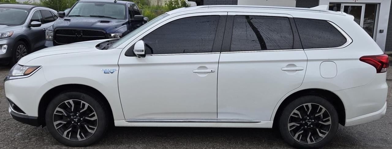 2018 Mitsubishi Outlander PHEV SE / HYBRID / LEATHER / ROOF / 4WD / HEATED SEATS - Photo #2