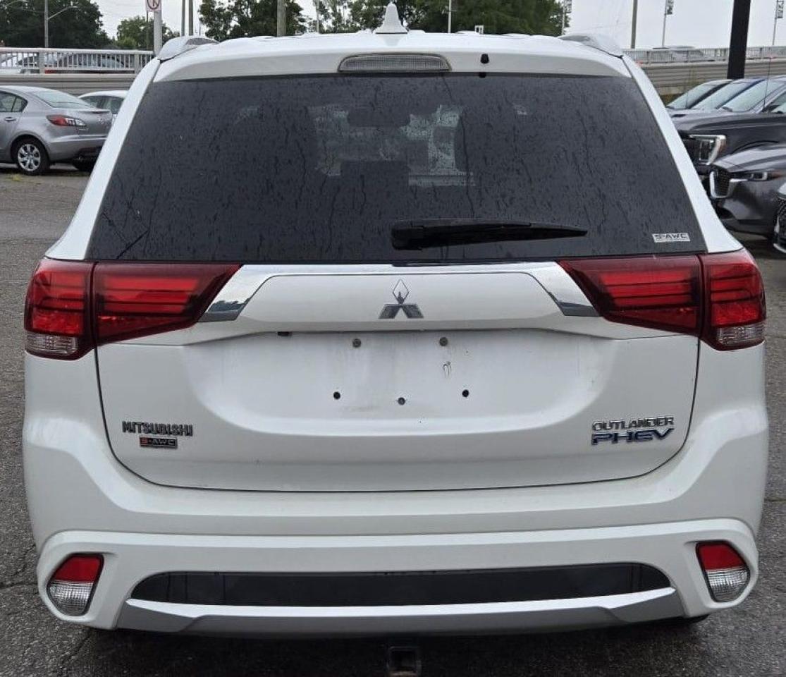 2018 Mitsubishi Outlander PHEV SE / HYBRID / LEATHER / ROOF / 4WD / HEATED SEATS - Photo #3