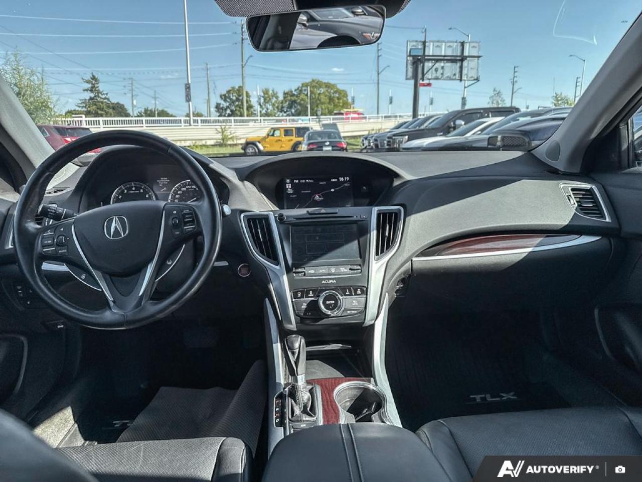 2017 Acura TLX TECH / LEATHER / ROOF / NAV / HTD SEATS / AUTO - Photo #11