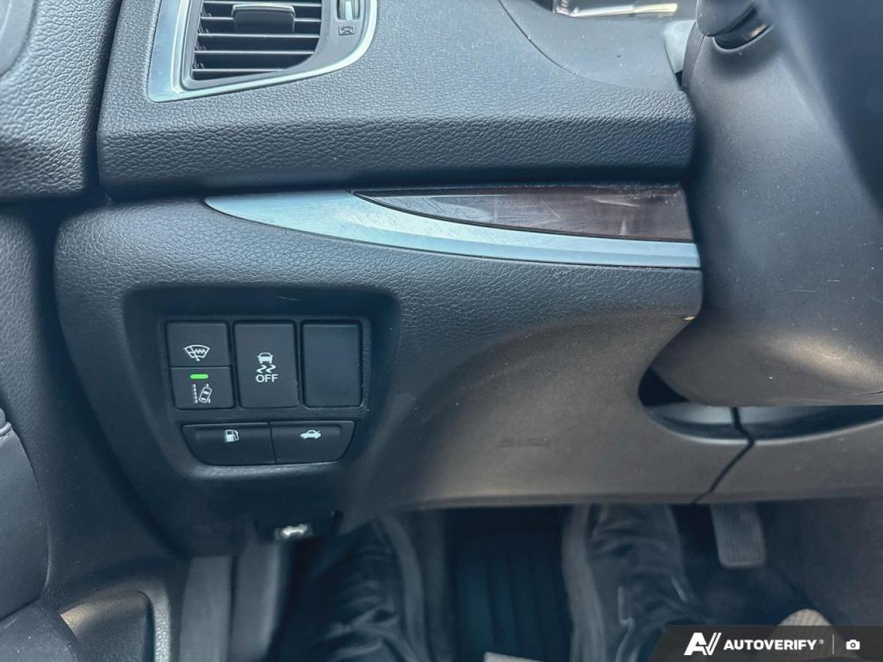 2017 Acura TLX TECH / LEATHER / ROOF / NAV / HTD SEATS / AUTO - Photo #13