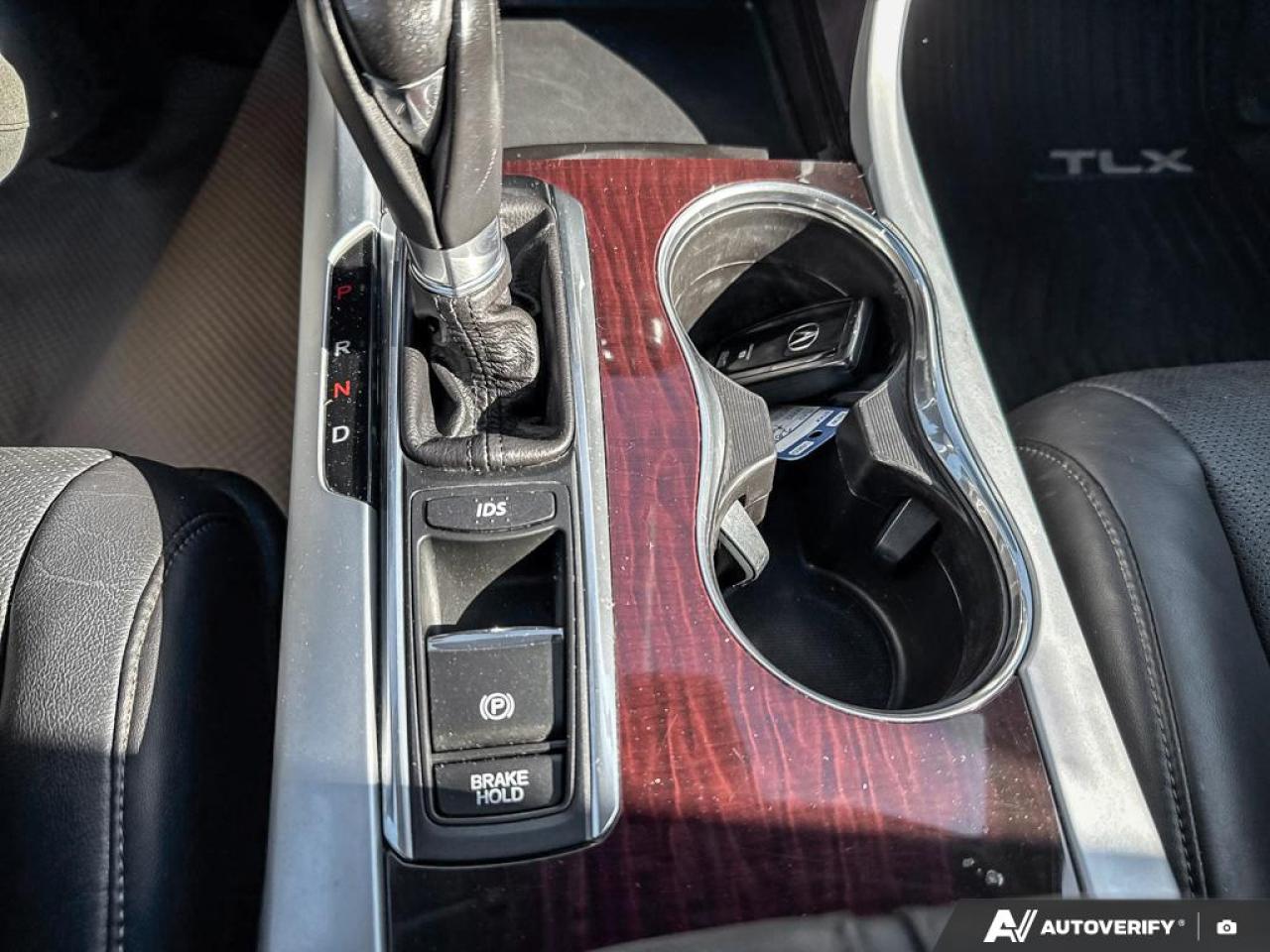 2017 Acura TLX TECH / LEATHER / ROOF / NAV / HTD SEATS / AUTO - Photo #17