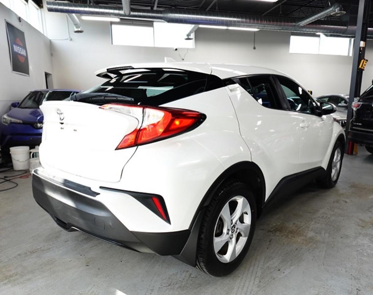 2018 Toyota C-HR XLE MODEL.0 CLAIM.WELL MAINTAIN,4 NEW TIRES ON IT Photo3