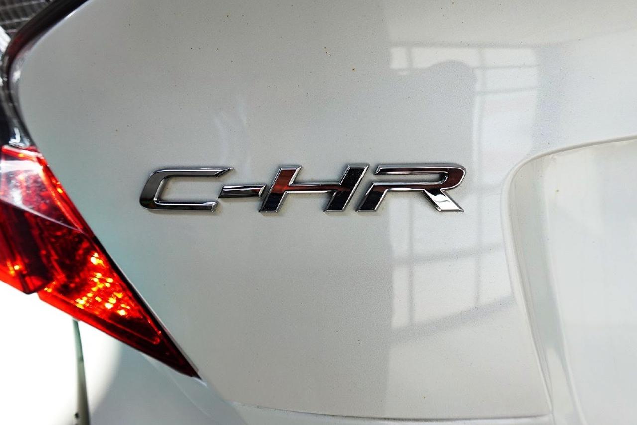 2018 Toyota C-HR XLE MODEL.0 CLAIM.WELL MAINTAIN,4 NEW TIRES ON IT - Photo #7