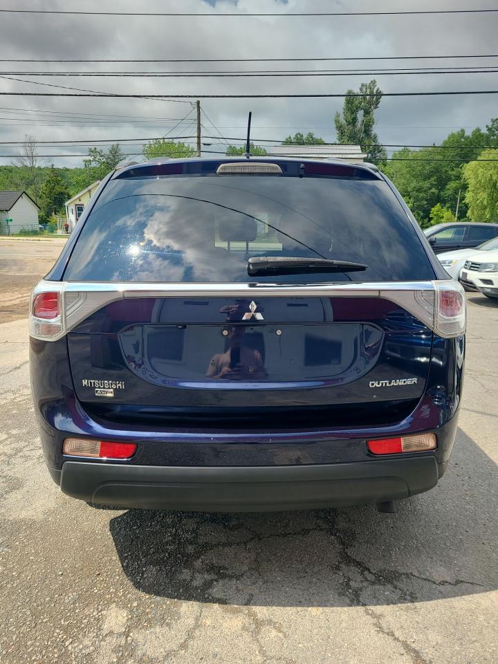 2014 Mitsubishi Outlander SE - Photo #4