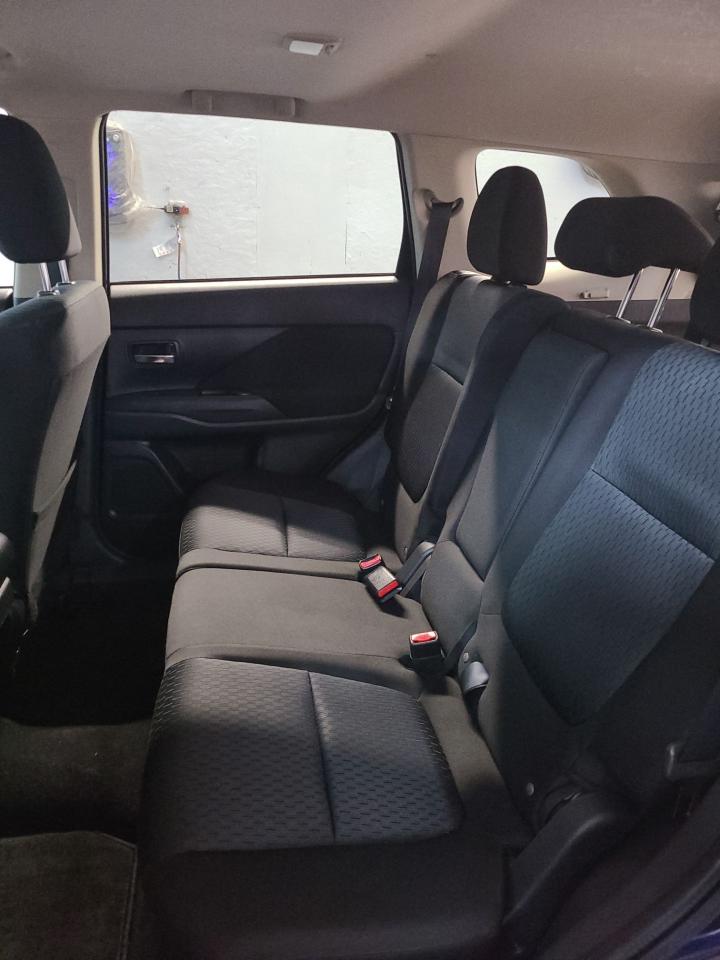 2014 Mitsubishi Outlander SE - Photo #6