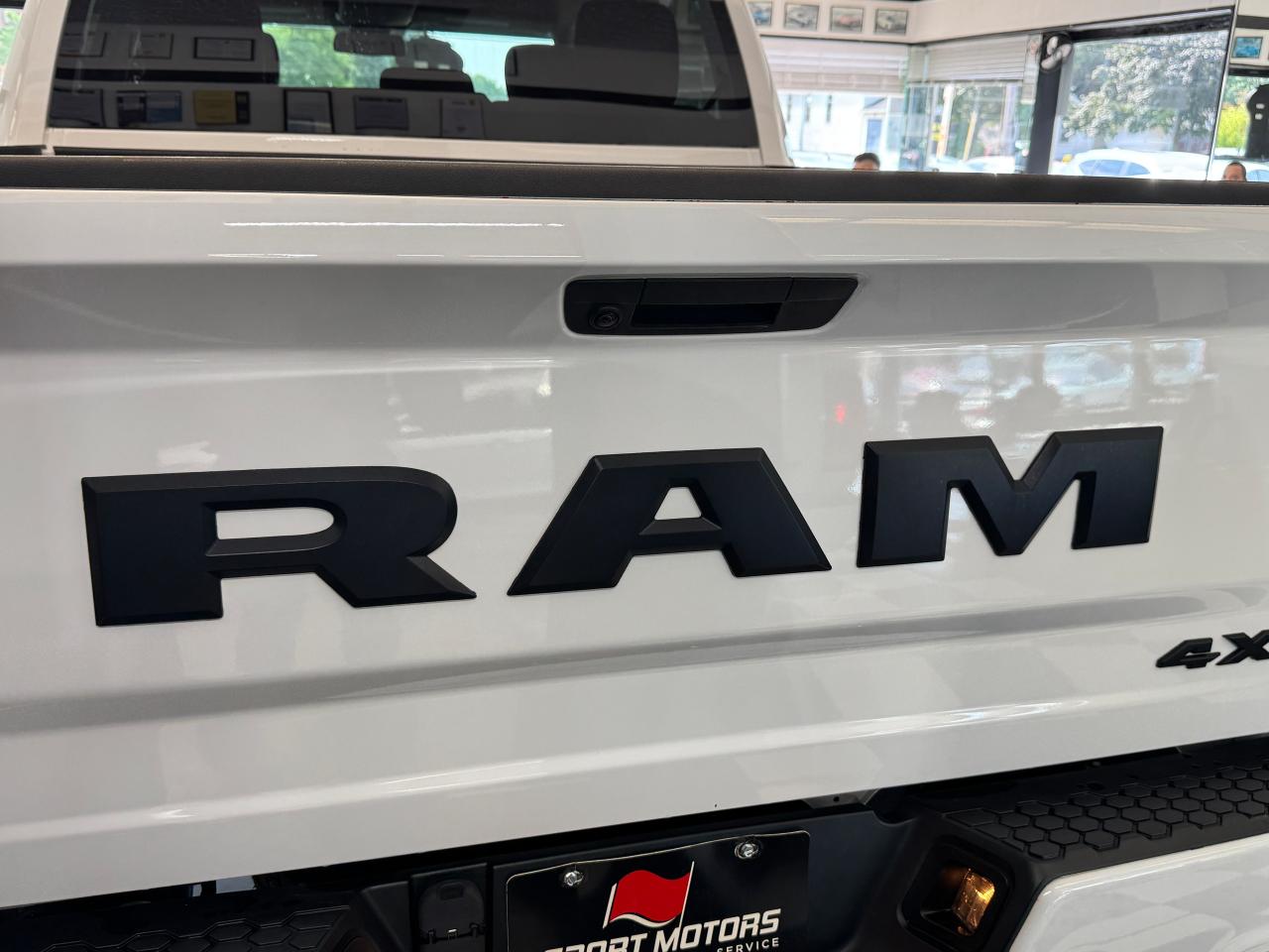 2019 RAM 1500 Classic Express 4x4 Crew+New Tires+Brakes+CLEAN CARFAX Photo56