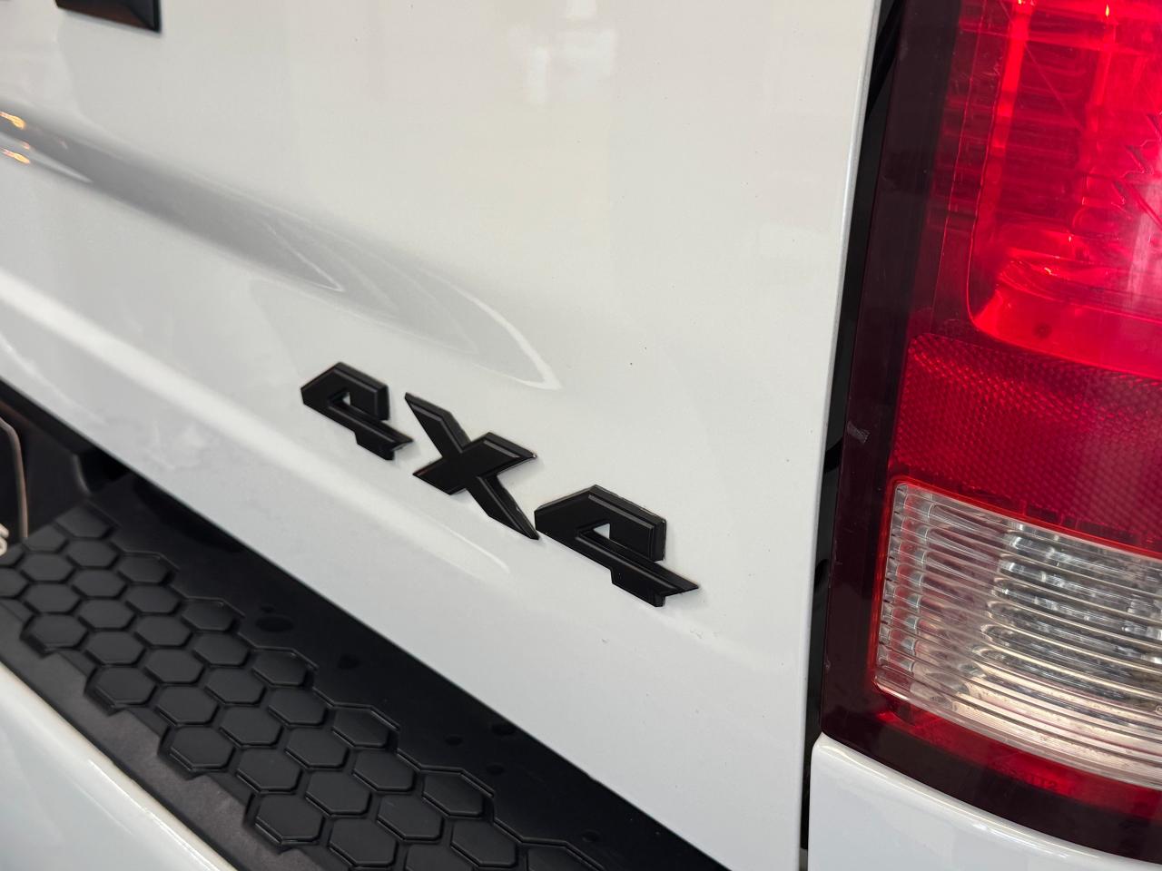 2019 RAM 1500 Classic Express 4x4 Crew+New Tires+Brakes+CLEAN CARFAX - Photo #55