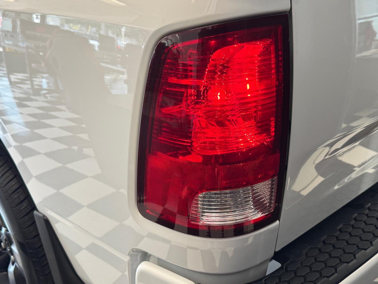 2019 RAM 1500 Classic Express 4x4 Crew+New Tires+Brakes+CLEAN CARFAX Photo54