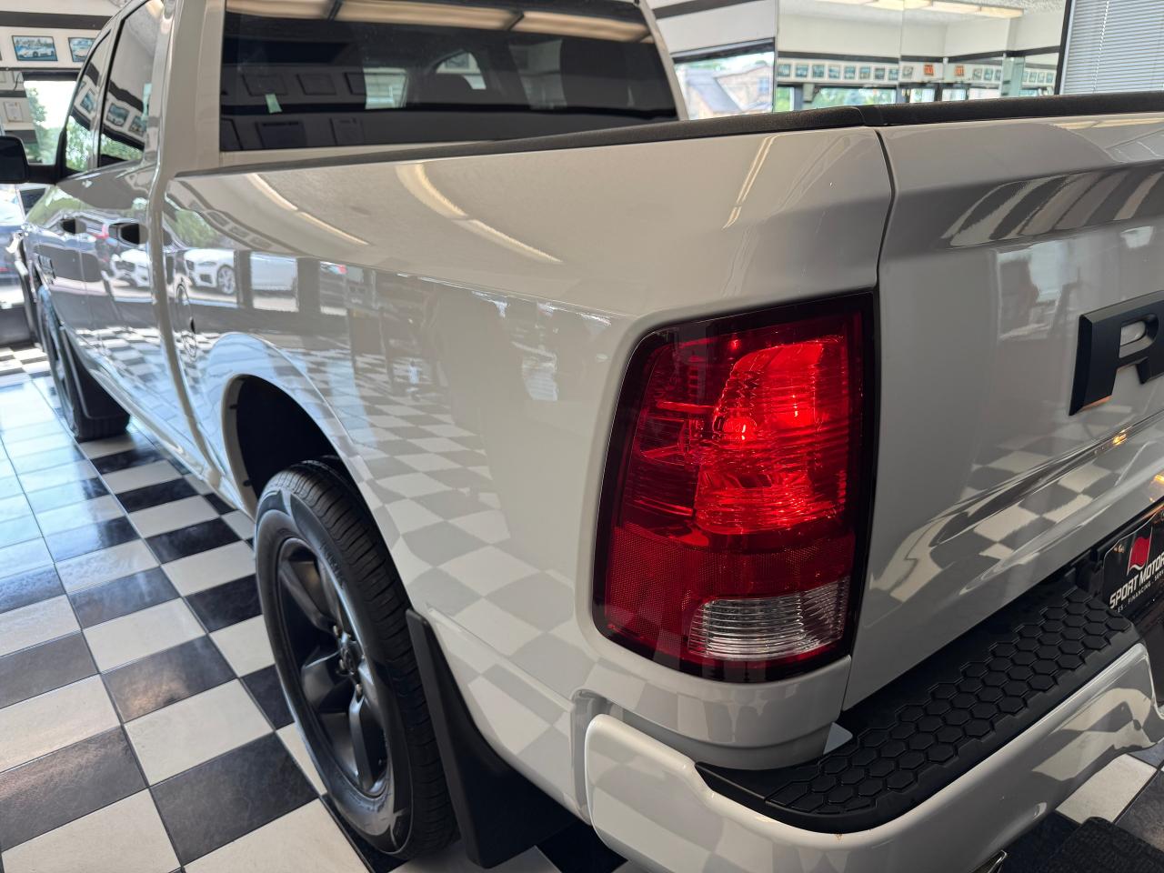 2019 RAM 1500 Classic Express 4x4 Crew+New Tires+Brakes+CLEAN CARFAX Photo35