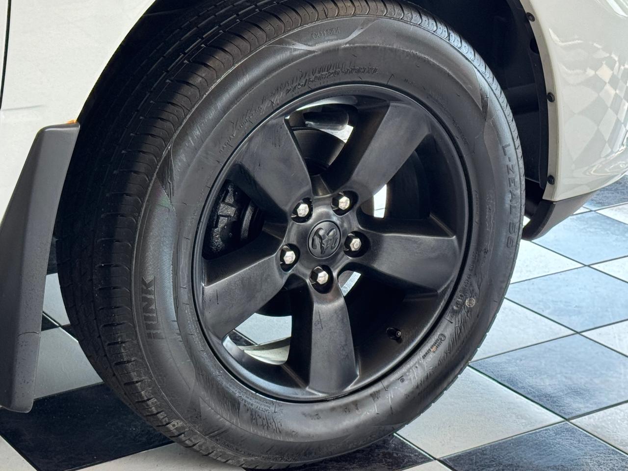 2019 RAM 1500 Classic Express 4x4 Crew+New Tires+Brakes+CLEAN CARFAX Photo48