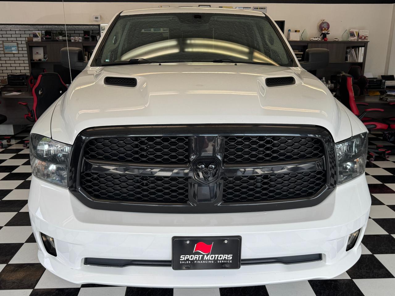 2019 RAM 1500 Classic Express 4x4 Crew+New Tires+Brakes+CLEAN CARFAX Photo9