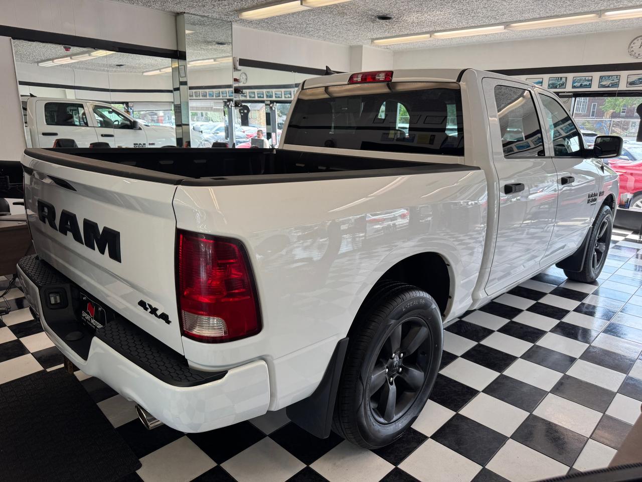 2019 RAM 1500 Classic Express 4x4 Crew+New Tires+Brakes+CLEAN CARFAX - Photo #7