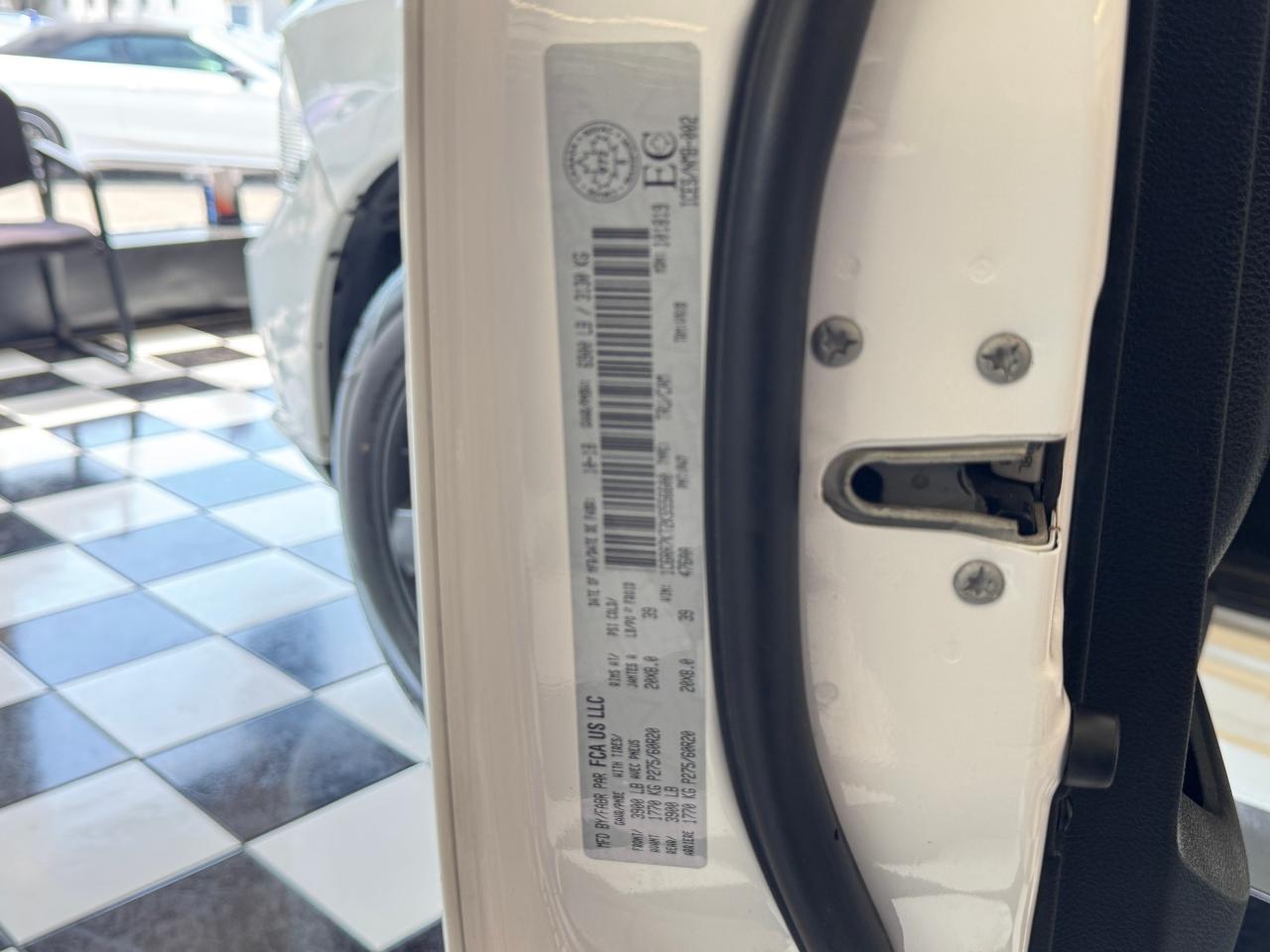 2019 RAM 1500 Classic Express 4x4 Crew+New Tires+Brakes+CLEAN CARFAX - Photo #38